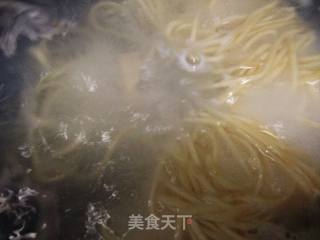 葱油面花样吃法的做法步骤：2