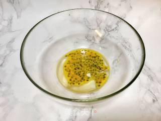 百香果戚风的做法步骤：2