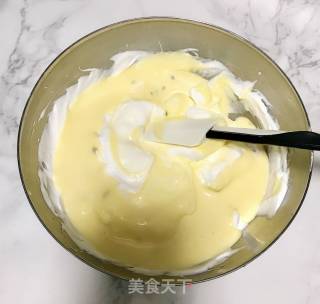 百香果戚风的做法步骤：11