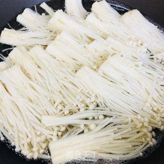 金针菇黄瓜卷的做法步骤：2