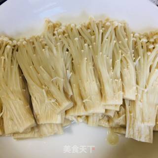 金针菇黄瓜卷的做法步骤：3