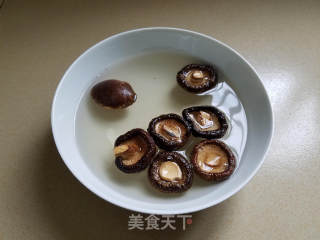香菇肉酱的做法步骤：1