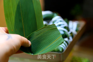 鲜肉蛋黄粽子的做法步骤：12