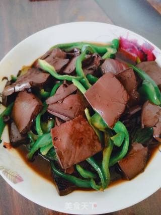 青椒炒猪血的做法步骤：2
