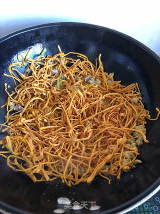 肉末鲜虫草花的做法步骤：3
