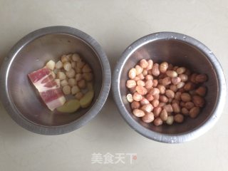 花生猪蹄汤的做法步骤：1