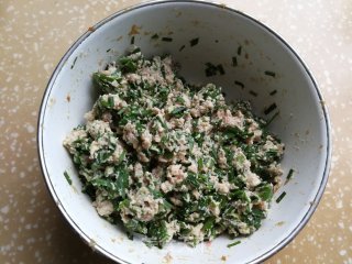 猪肉韭菜馄饨的做法步骤：3