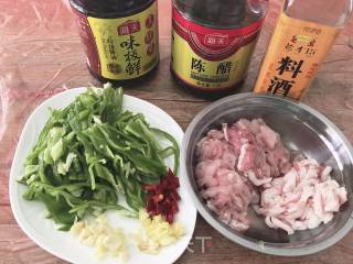 青椒炒肉的做法步骤：1