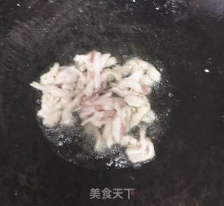 青椒炒肉的做法步骤：2