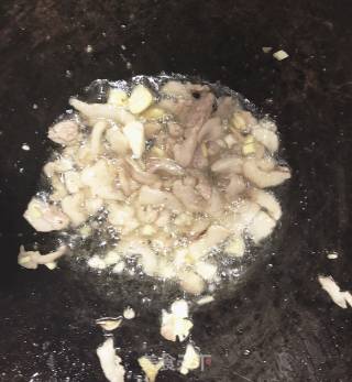 青椒炒肉的做法步骤：3