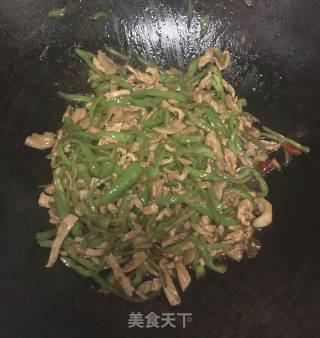 青椒炒肉的做法步骤：7