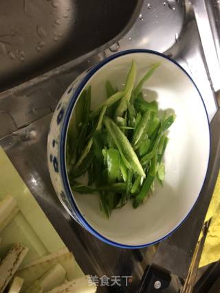 茄子炒辣椒的做法步骤：2