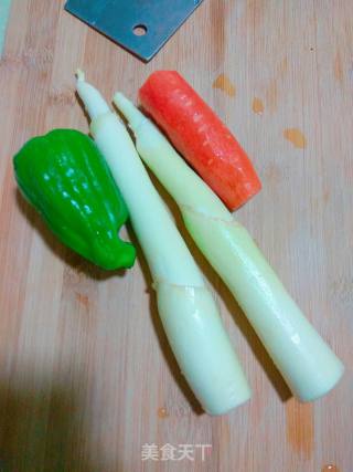 清炒高笋的做法步骤：1