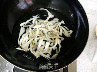 平菇蛋花汤的做法步骤：4