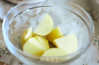 造型可以说是很可爱了，一口下去层次丰富的芝士虾球的做法步骤：2