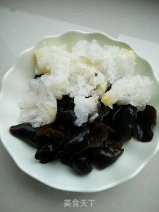 黄瓜拌双耳的做法步骤：2