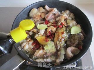红烧鲶鱼的做法步骤：6