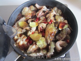 红烧鲶鱼的做法步骤：7