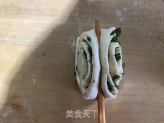 小葱椒盐花卷的做法步骤：11