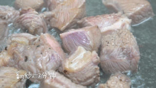 酸奶油炖牛肉的做法步骤：2