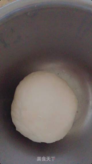 自制披萨的做法步骤：2