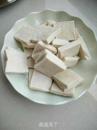 五花肉炒千页豆腐的做法步骤：2