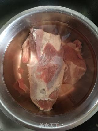 祖传酱牛腱子的做法步骤：2