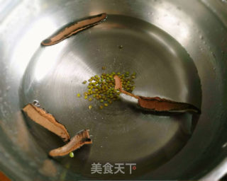 绿豆灵芝汤的做法步骤：2