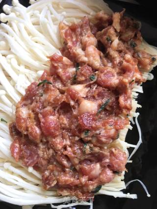 “蒸菜”肉末剁椒蒸金针菇的做法步骤：4