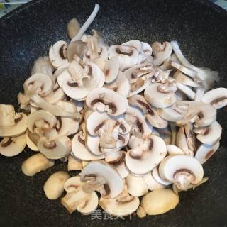美味菌菇汤的做法步骤：4