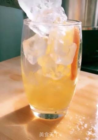 鲜橙冰红茶的做法步骤：4