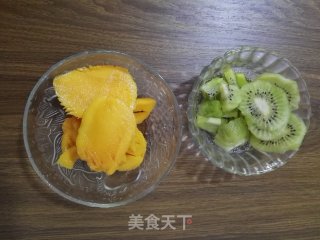 酸奶芒果杯的做法步骤：2
