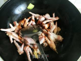 红烧鸡爪的做法步骤：5