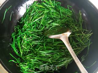 韭菜炒豆芽的做法步骤：4