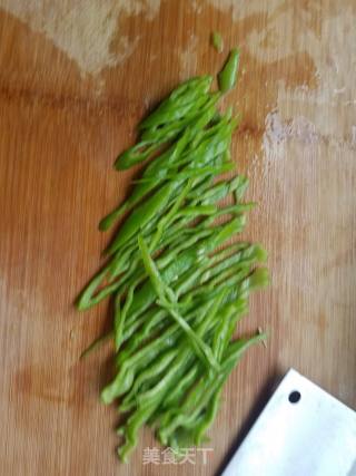 香干拌青椒的做法步骤：2