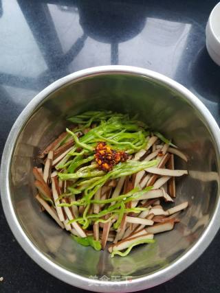 香干拌青椒的做法步骤：3