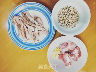 猪肚排骨眉豆汤的做法步骤：1