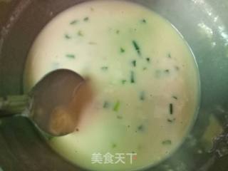 葱花鸡蛋饼的做法步骤：3