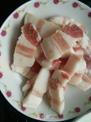 白萝卜烧肉的做法步骤：1