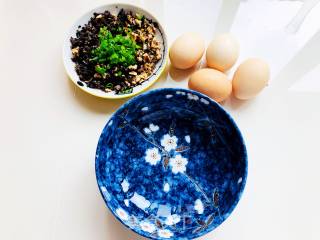 木耳香菇鸡蛋卷的做法步骤：3