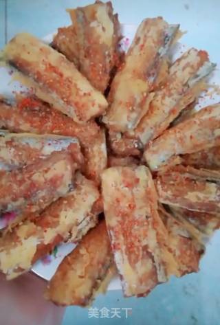 香酥炸带鱼的做法步骤：8