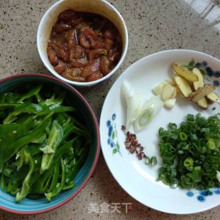 青椒牛肉片的做法步骤：1