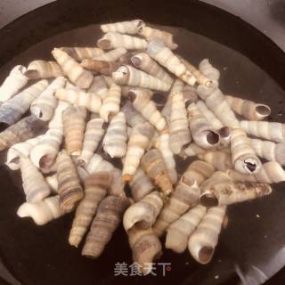 酱爆钉螺的做法步骤：1