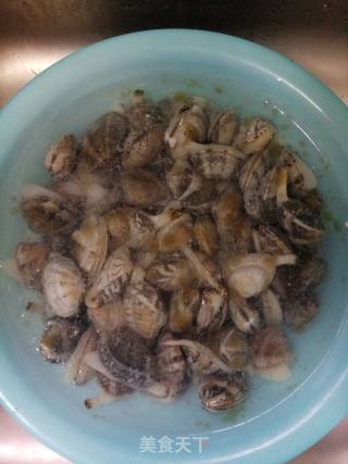 辣炒花蛤的做法步骤：1