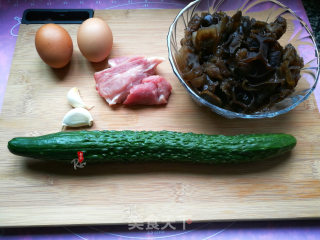 黄瓜木耳炒肉片的做法步骤：1