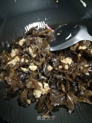 木耳炒包菜的做法步骤：4