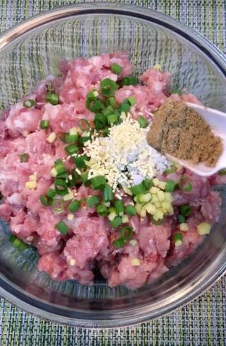 香菇蒸肉的做法步骤：3