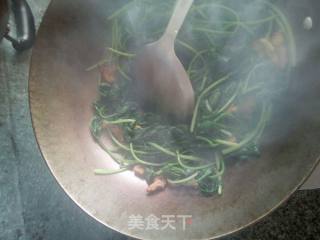 地瓜叶炒炸肉的做法步骤：5