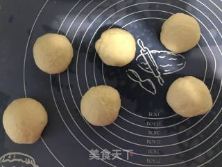 奶香菠萝面包的做法步骤：4