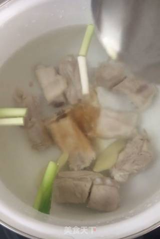 杂菌排骨汤的做法步骤：3